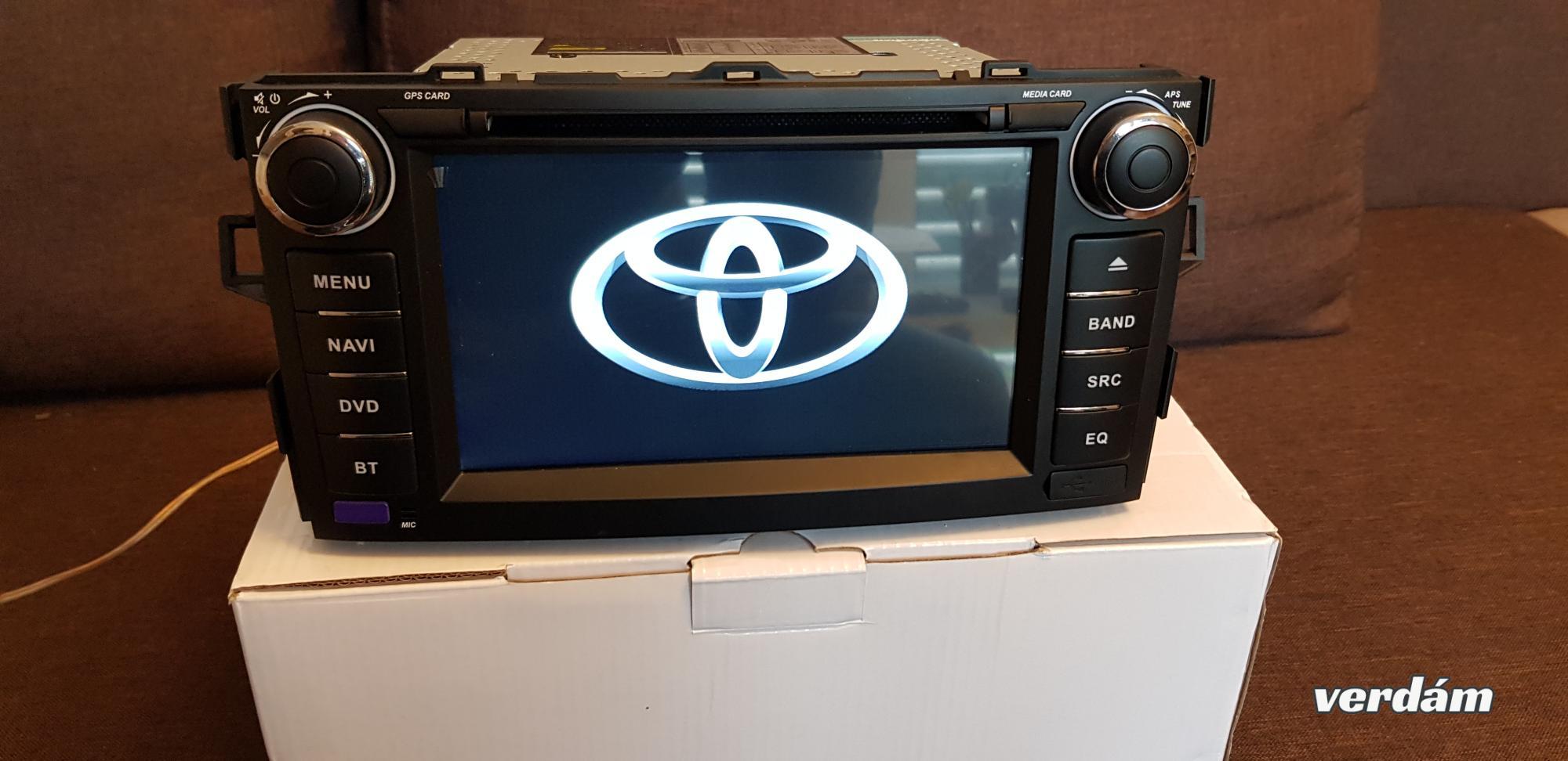 Eladó  Toyota Auris Multimédia GPS Rádió Tolatókamerával